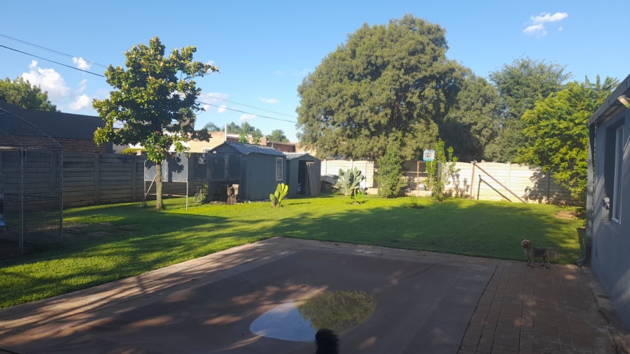 To Let 4 Bedroom Property for Rent in La Hoff North West